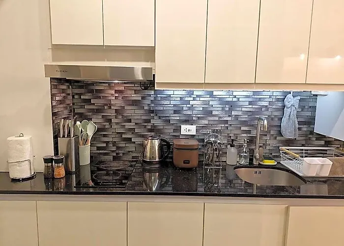 Cozy Retreat Balcony, Netflix, 100 Mbps -ggrace T1 호텔 마닐라